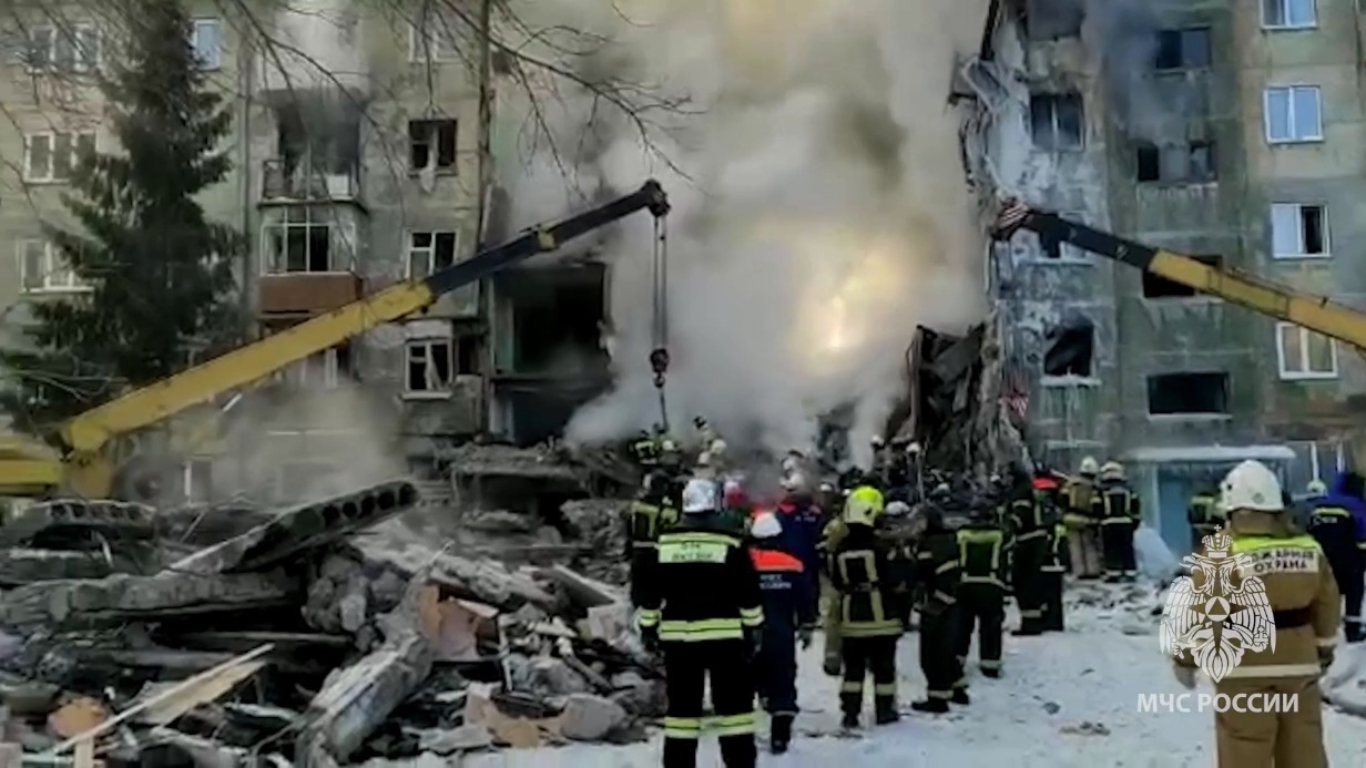 Число погибших в результате взрыва газа в Новосибирске увеличилось до пяти