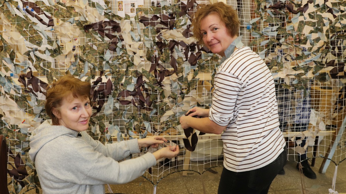 400 маскировочных сетей сплели для участников СВО пенсионеры из Волгограда