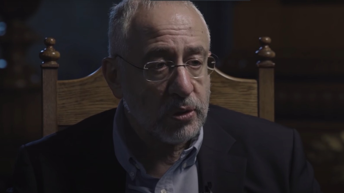 СМИ: Николая Сванидзе вывели из медикаментозного сна