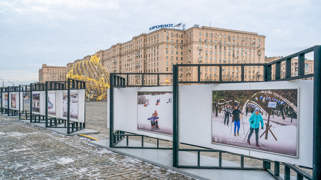 Три уличные фотовыставки о зимних видах спорта открыли в Москве