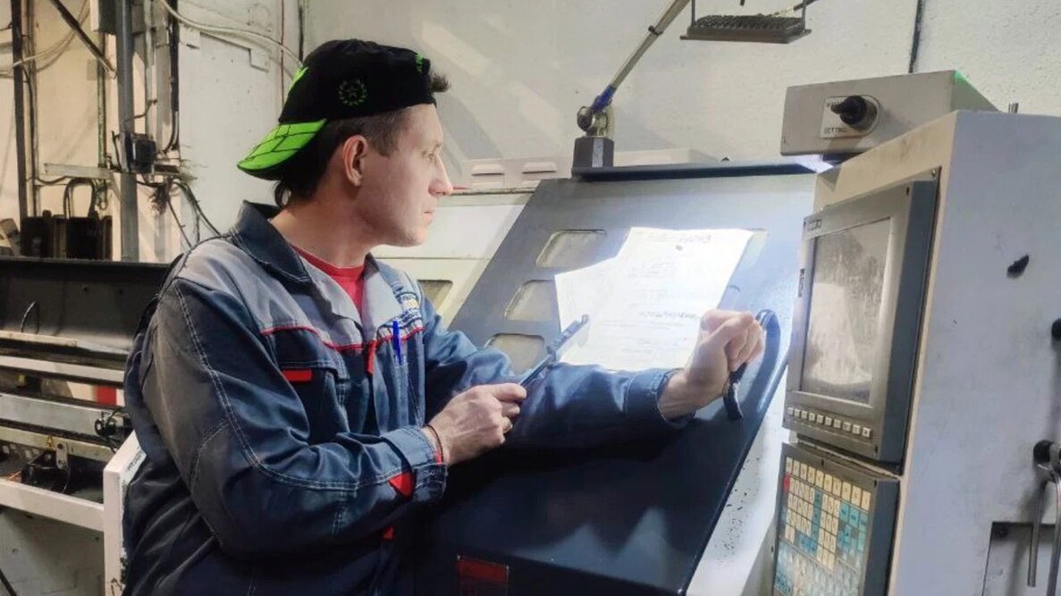 Освоить профессию фрезеровщика с нуля москвичу помогли специалисты столичной службы занятости