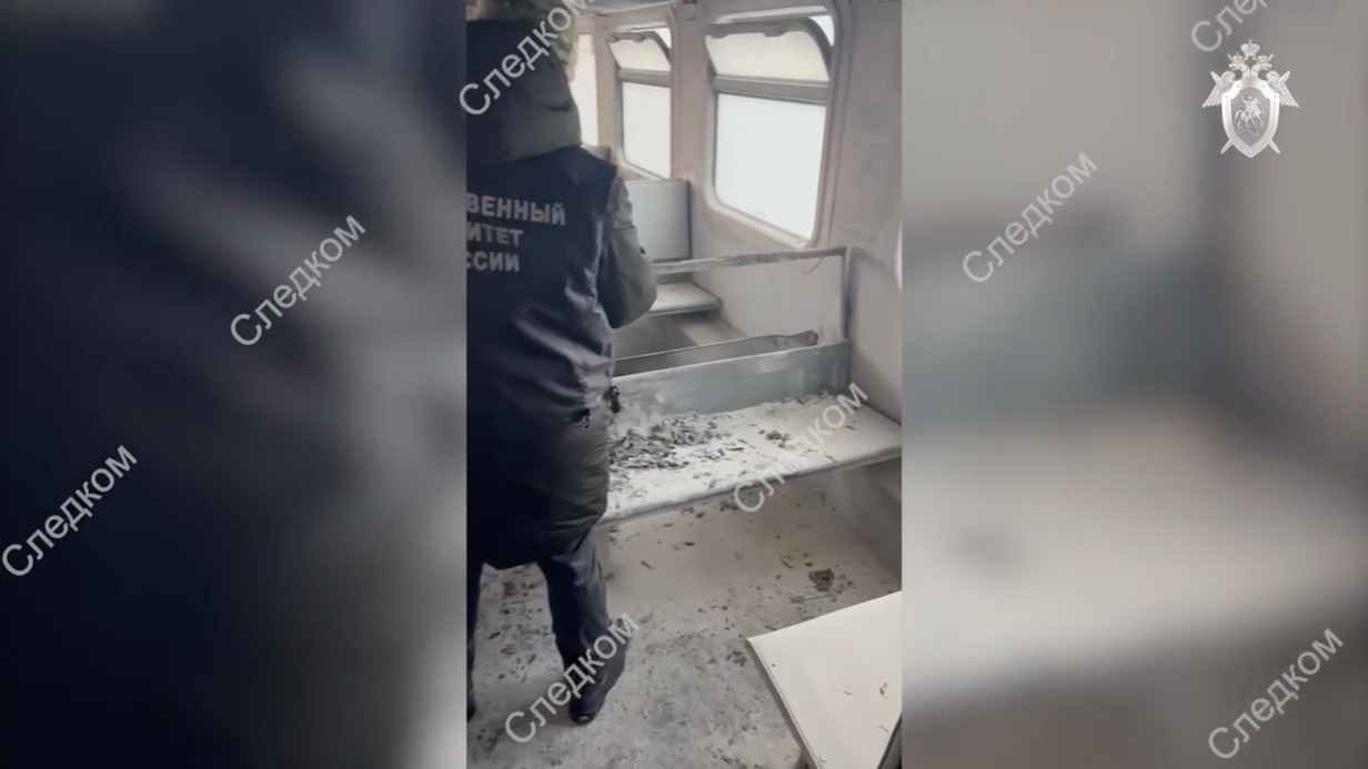 Появились кадры из вагона сгоревшей электрички в Москве, в которой погиб человек