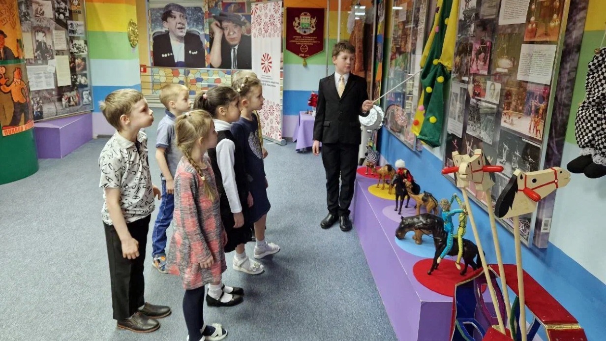 Воспитанники городских учреждения для детей-сирот осваивают профессию экскурсовода 