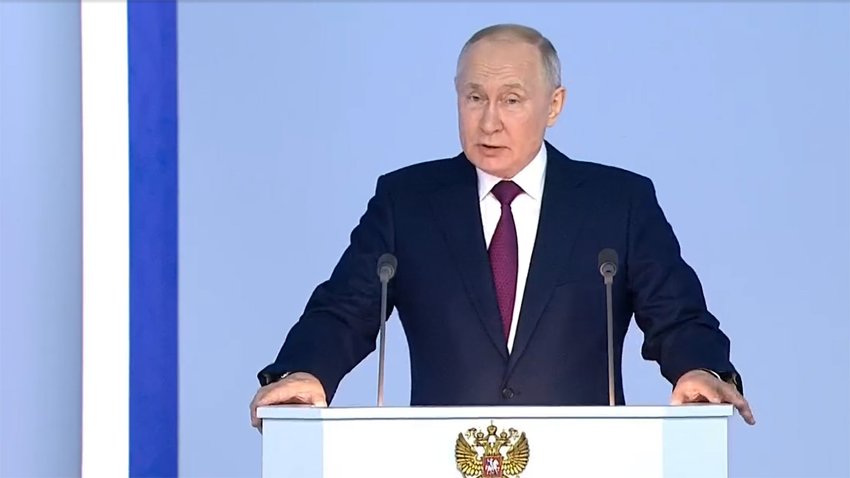 Путин: Россия пыталась решить проблемы Донбасса мирными средствами