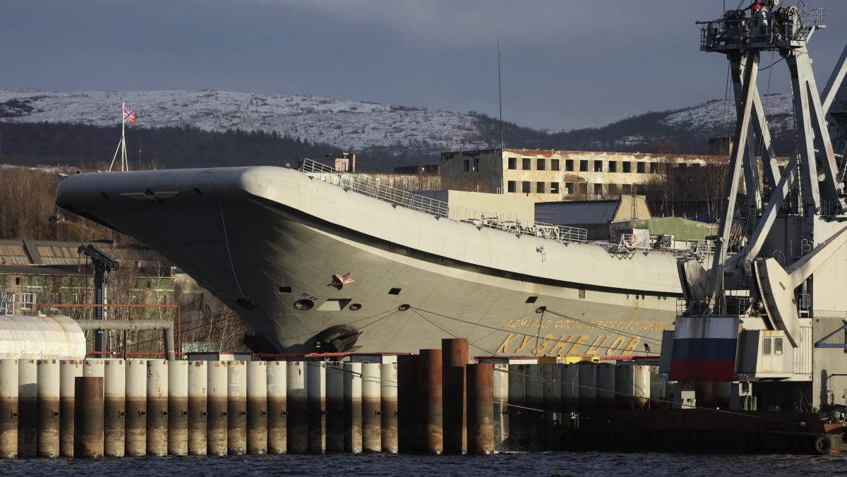 Авианосец «Адмирал Кузнецов» покинул док и вернется на флот в 2024 году