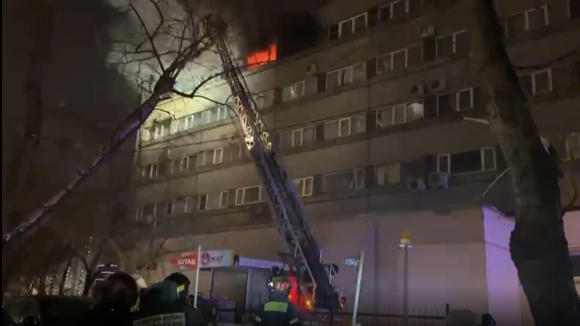 Прокуратура организовала проверку из-за пожара в центре Москвы