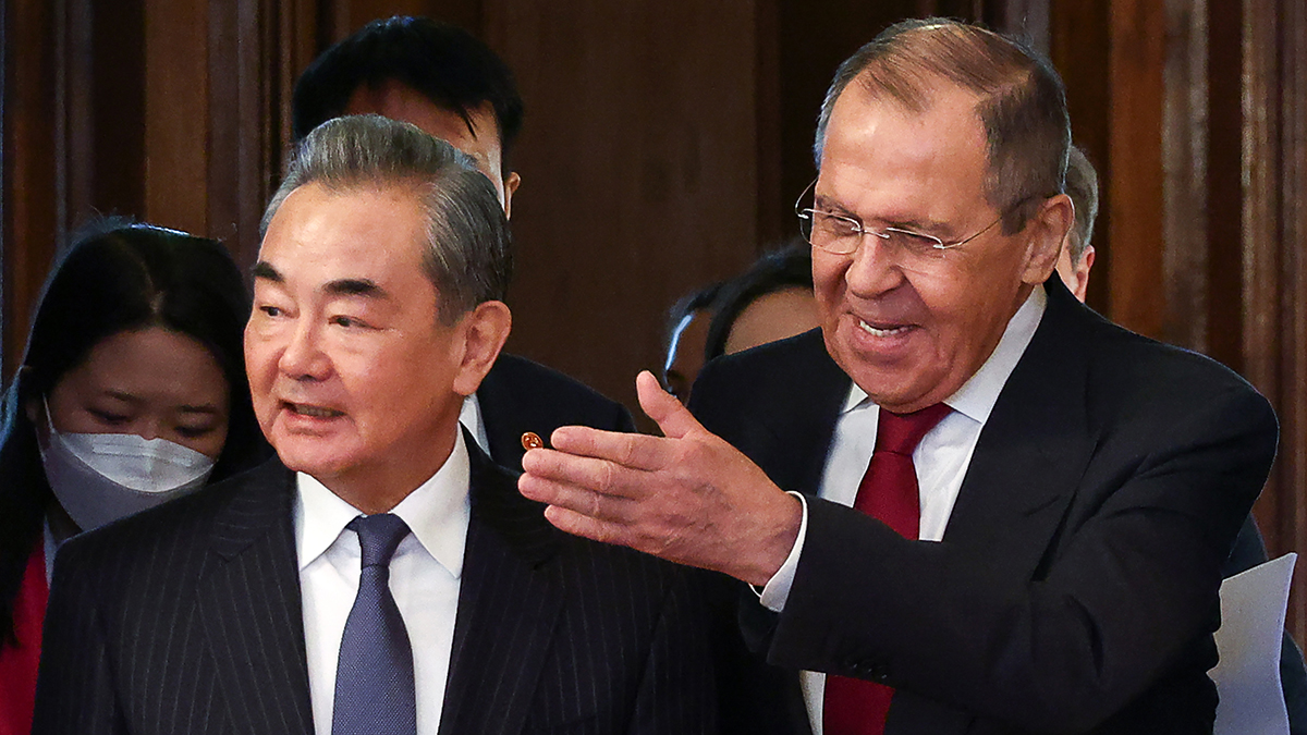 Встреча главы МИД РФ Лаврова и заведующего канцелярией комиссии Центрального комитета Компартии Китая Ван И