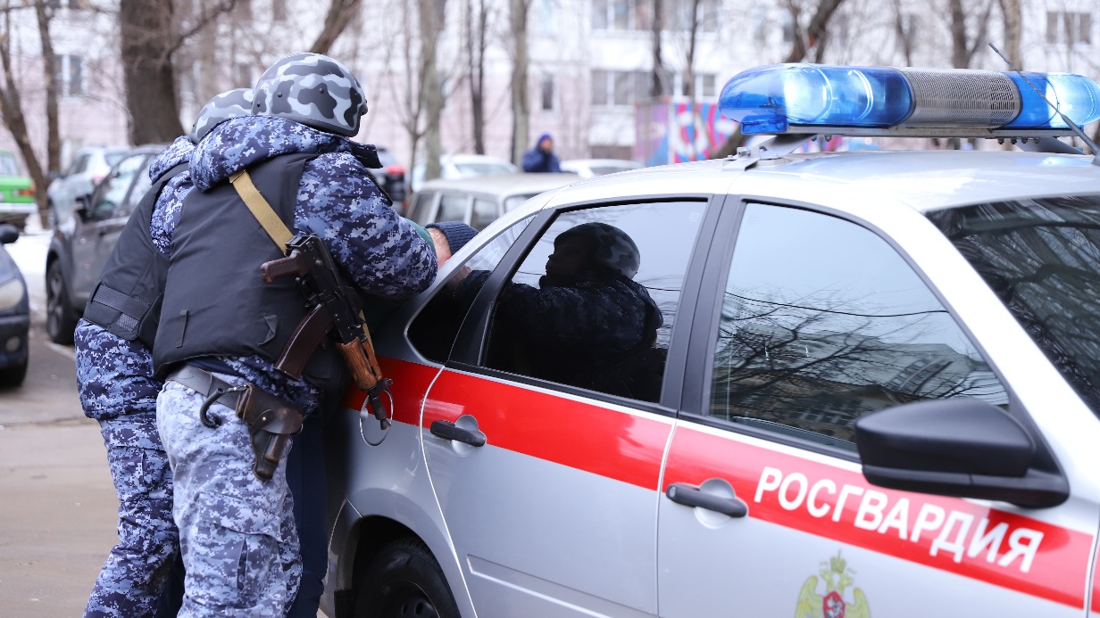 Росгвардейцы задержали мужчину с партией наркотиков на востоке Москвы