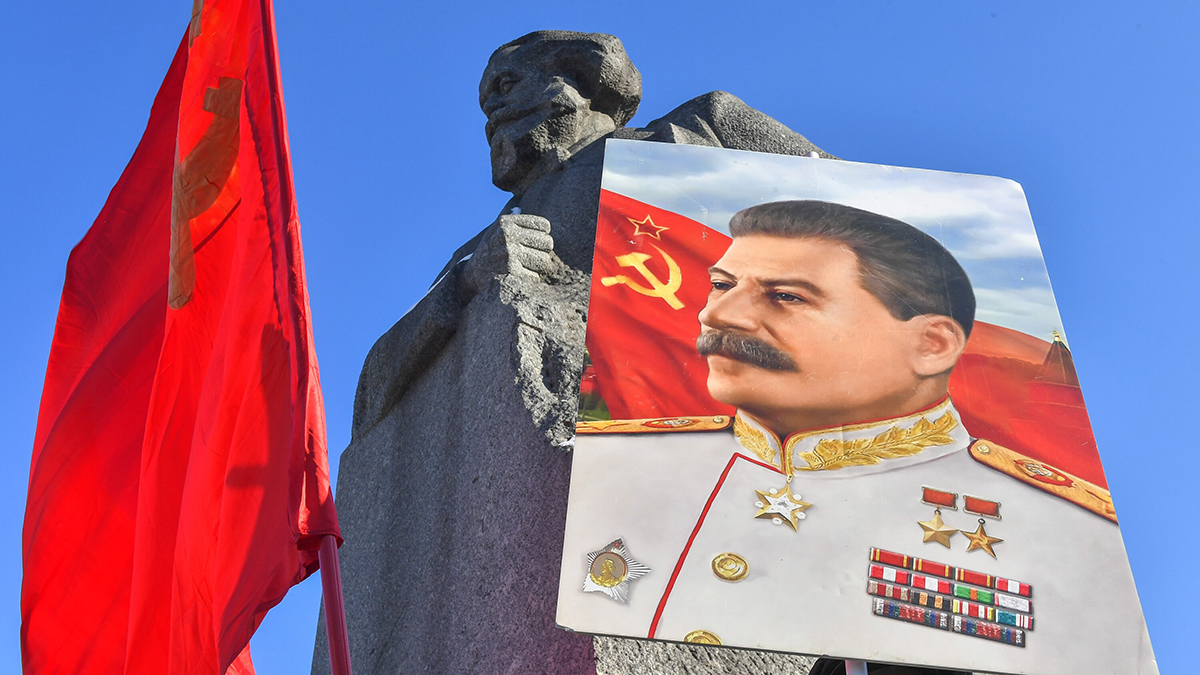 В Госдуме призвали сделать выходным 7 ноября в честь дня Октябрьской революции