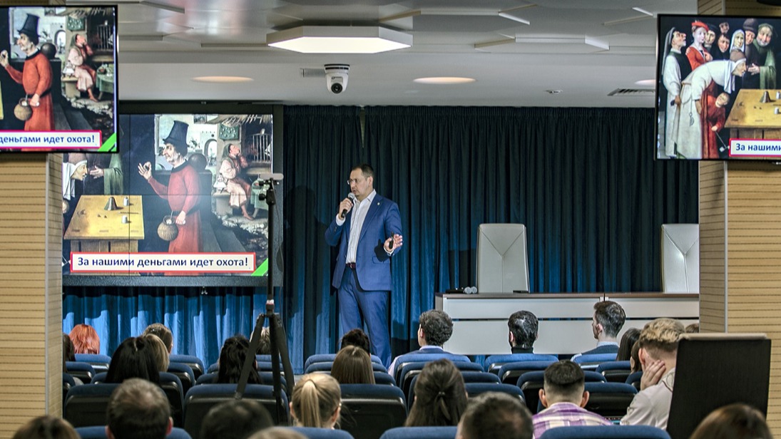 Жителям Москвы рассказали о современных финансовых пирамидах