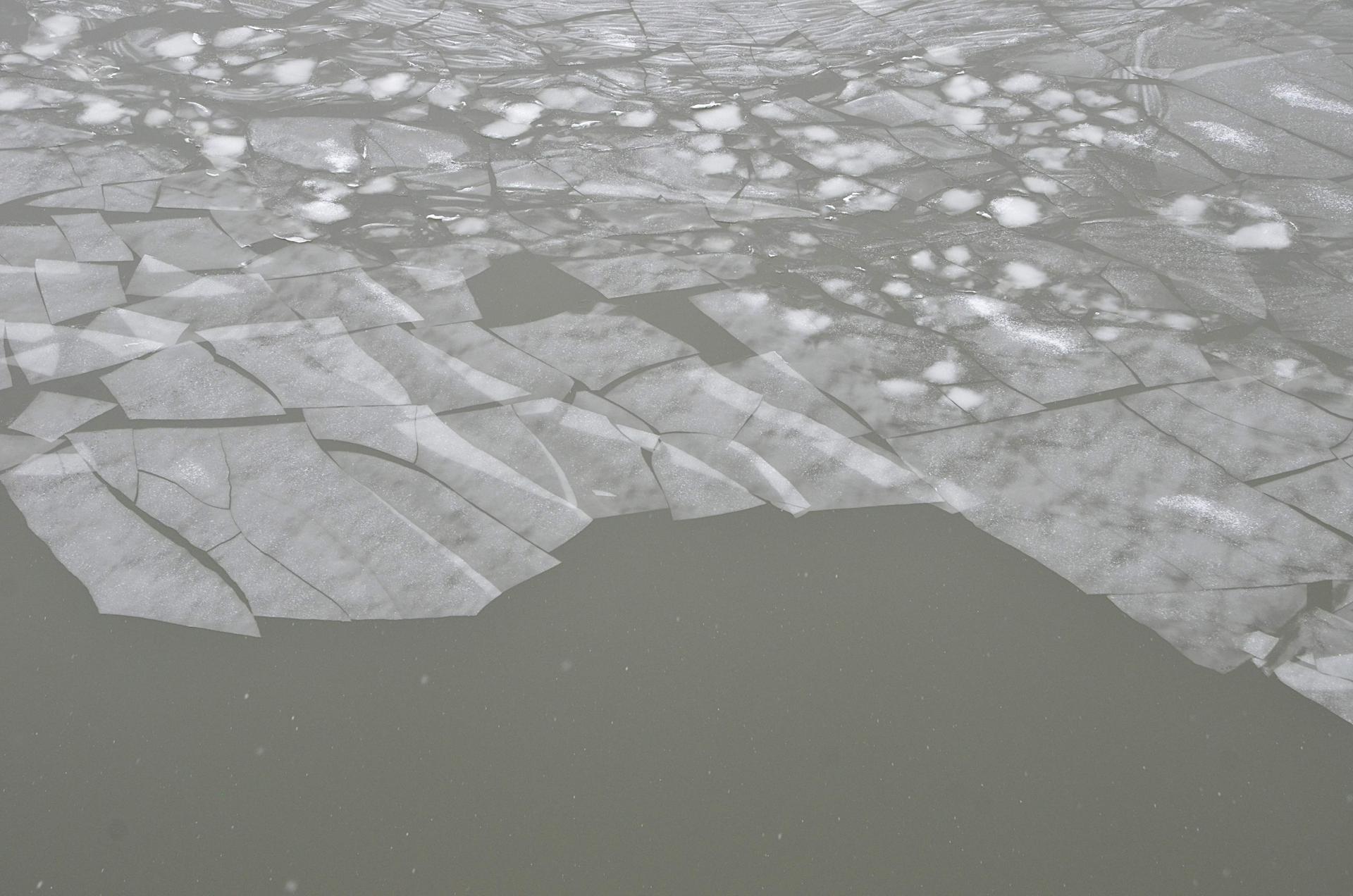 Спасатель Томчук предупредил об опасности выхода на лед весной