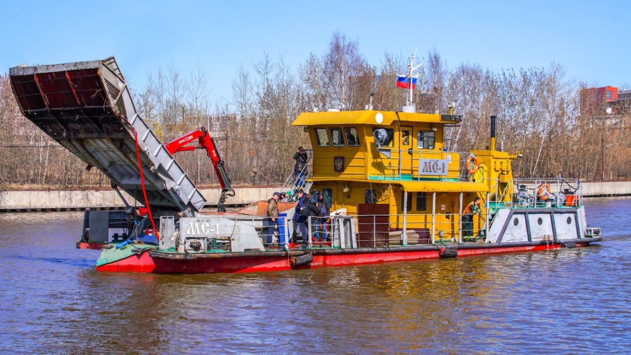 Столичный коммунальный флот начали готовить к открытию навигации