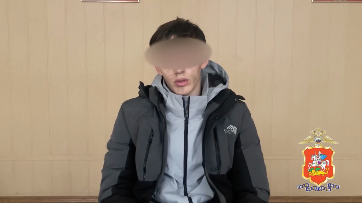 Курьер обокрал телефонных мошенников из Подмосковья