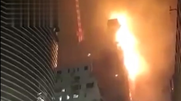 В Гонконге загорелся строящийся 42-этажный небоскреб