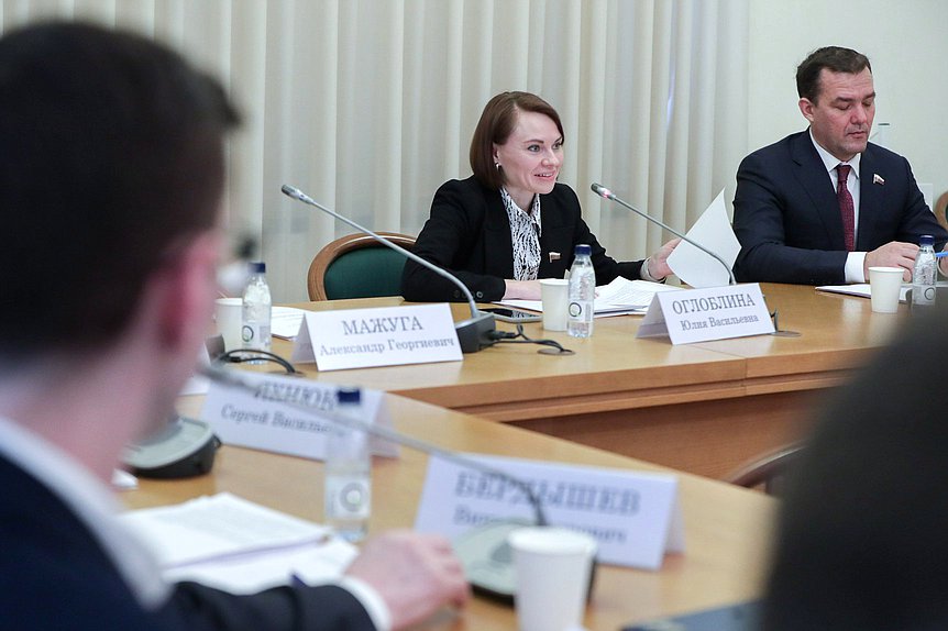 В Госдуме предложили вернуть возможность старшеклассникам получать права тракториста-машиниста 