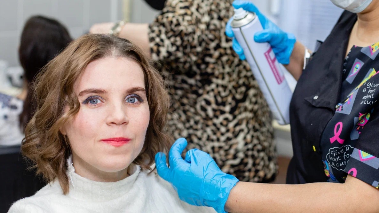 Макияж, творческие мастерские, совместный шопинг: как в социальных домах москвичкам помогают изучать красоту и стиль