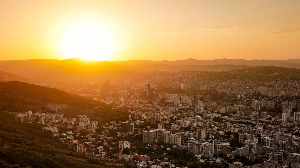Председатель парламента Грузии призвал митингующих к спокойствию