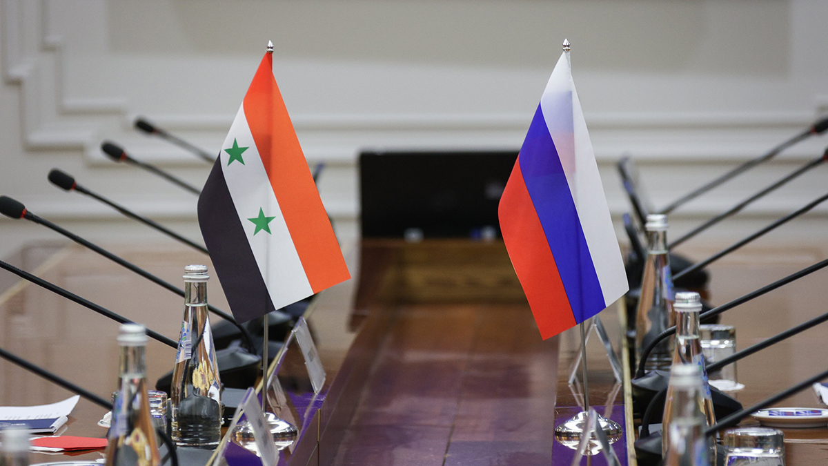 Четыре самолета ВКС РФ в Сирии подверглись воздействию систем наведения