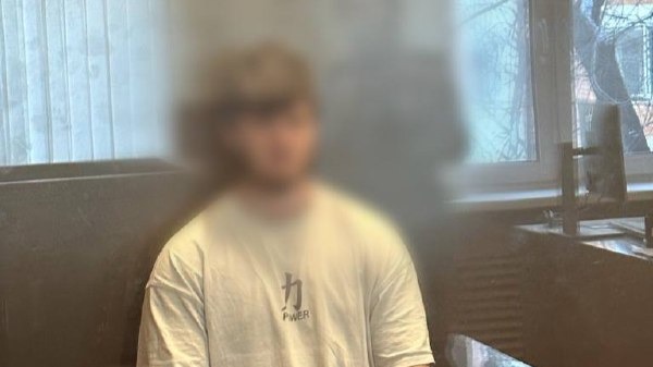 Мужчина, который убил отца и спрятал тело в диван, арестован