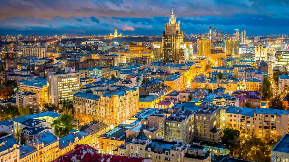 Собянин: Половина уличного освещения столицы уже переведена на светодиодные светильники