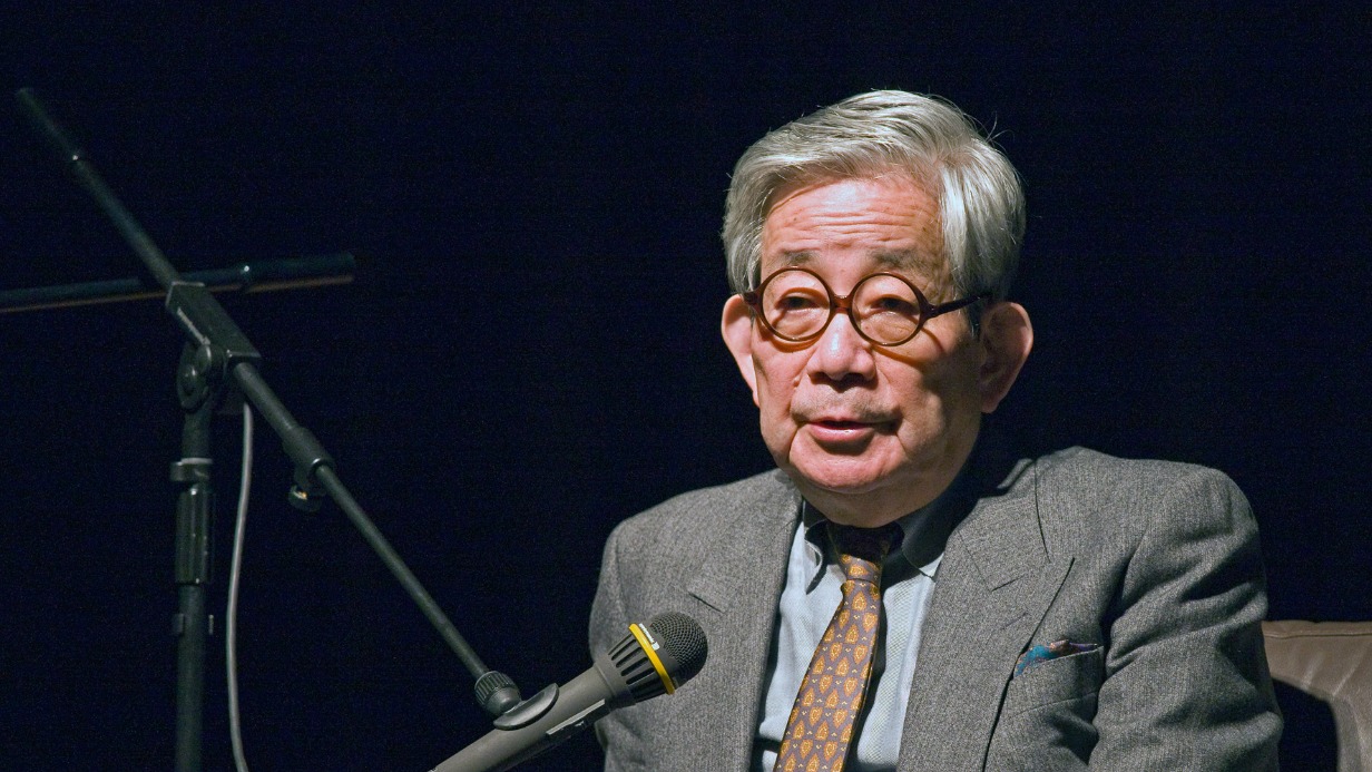 Умер нобелевский лауреат по литературе Кэндзабуро Оэ