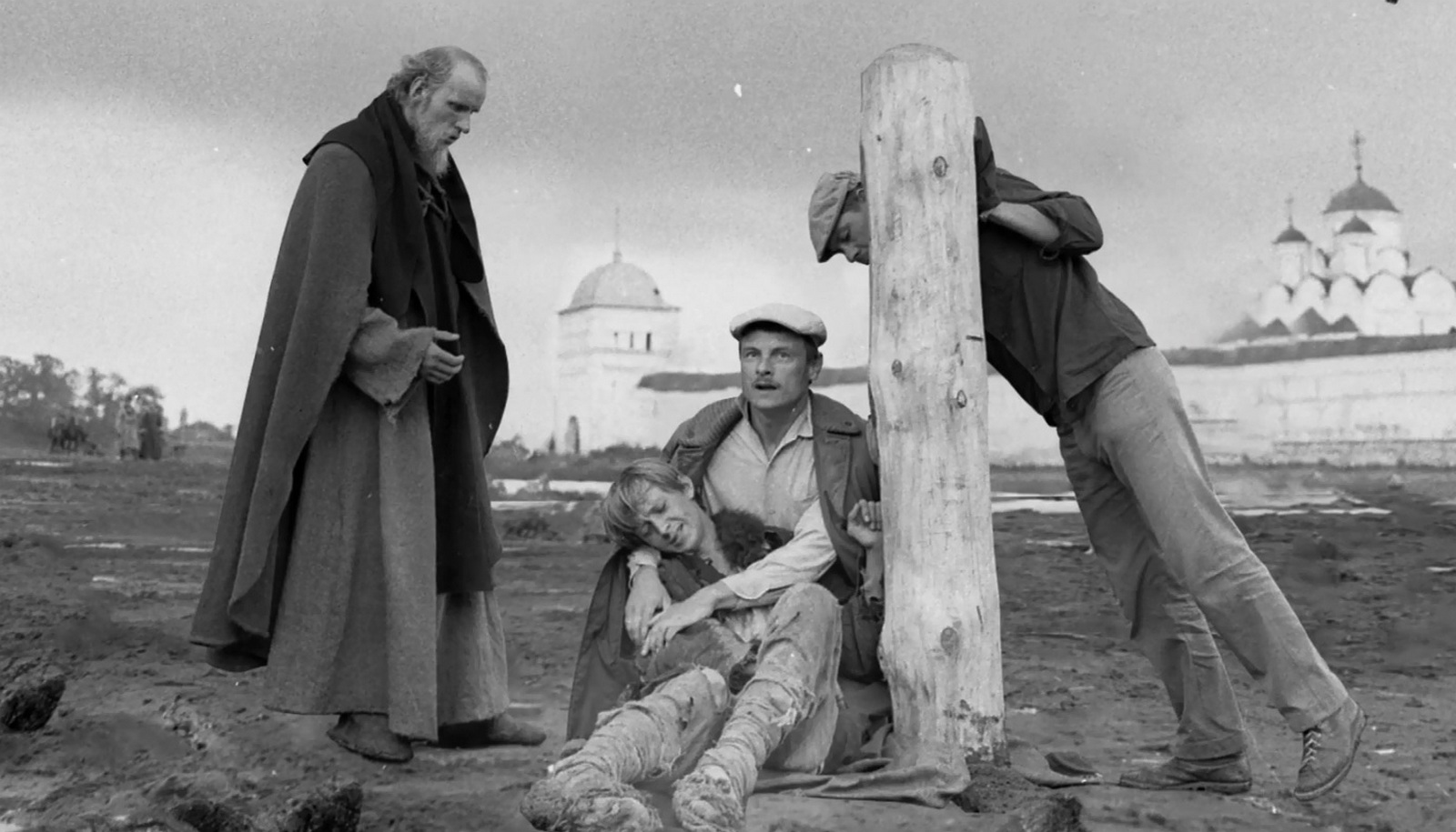 Кадр из документальной ленты Николая Бурляева «Боже! Чувствую приближение Твое!» (2022) об Андрее Тарковском. В картине использованы фото со съемок фильма «Андрей Рублев»