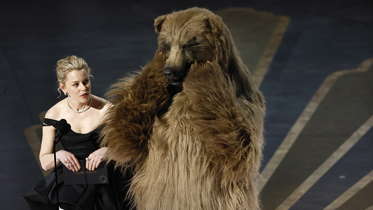 Звездный стилист назвала пять самых запоминающихся образов премии «Оскар-2023»