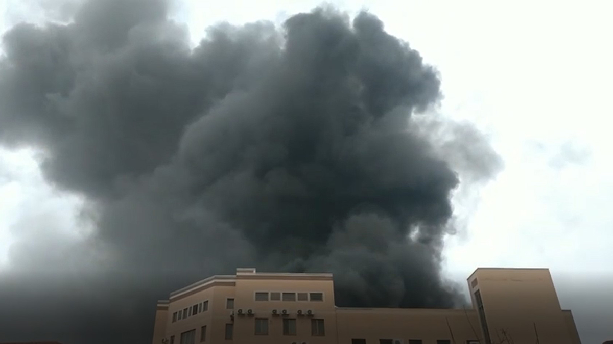 Появилось видео пожара пограничного управления ФСБ в Ростове-на-Дону