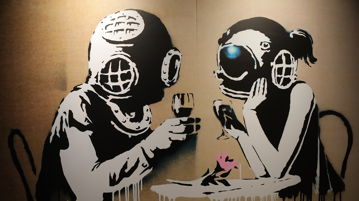 Бэнкси выложил фото своих новых скандальных граффити