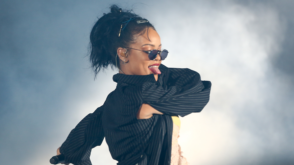 Певица Рианна объявила о третьей беременности на Меt Gala