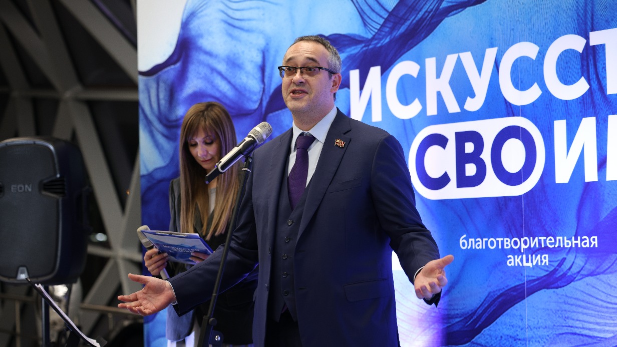 В галерее Останкинской башни открылась благотворительная выставка в поддержку СВО