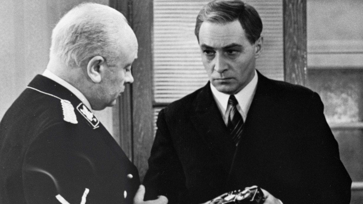 Кадр из культового кино «Семнадцать мгновений весны». Генрих Мюллер (слева) и Штирлиц