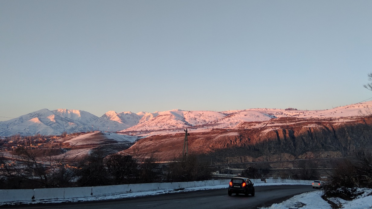 В Узбекистане и Афганистане произошло сильное землетрясение 