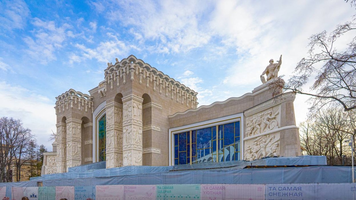 Собянин: Реставраторы возвращают исторический облик павильону «Радиоэлектроника и связь» на ВДНХ