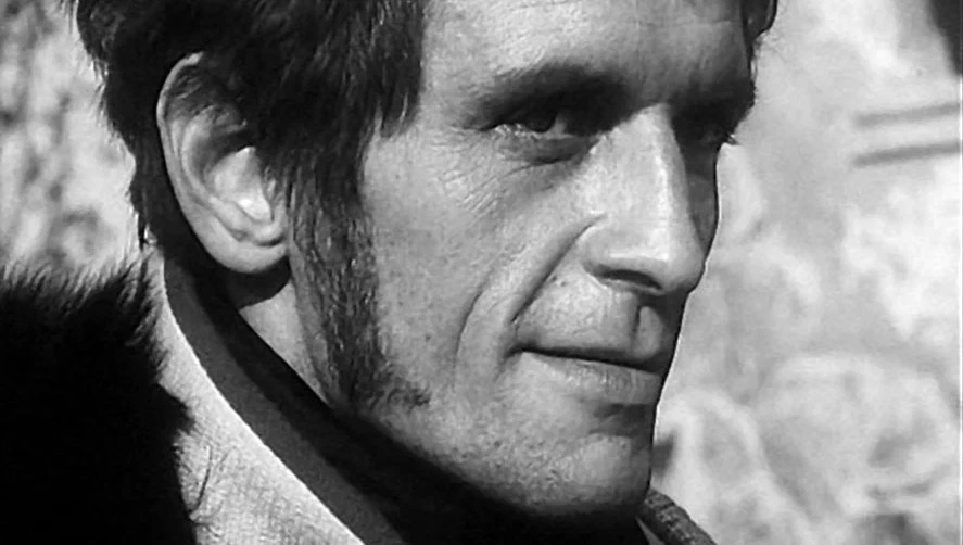 Звезда сериала «Четыре танкиста и собака» Петр Высоцкий заживо сгорел в своем доме