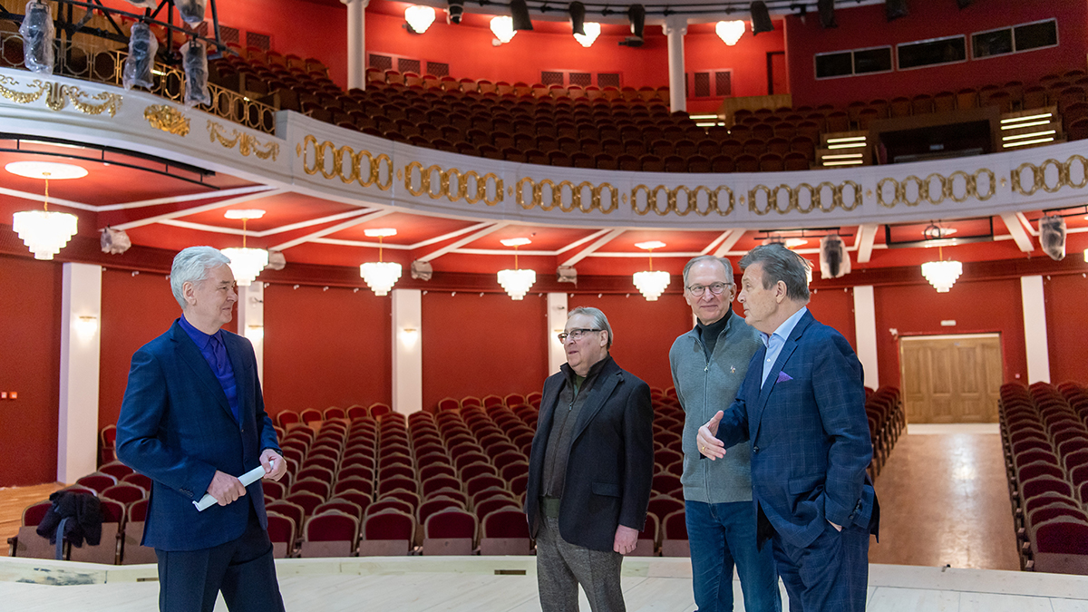 Собянин: За 10 лет в Москве открыли и обновили 85 зданий театров 