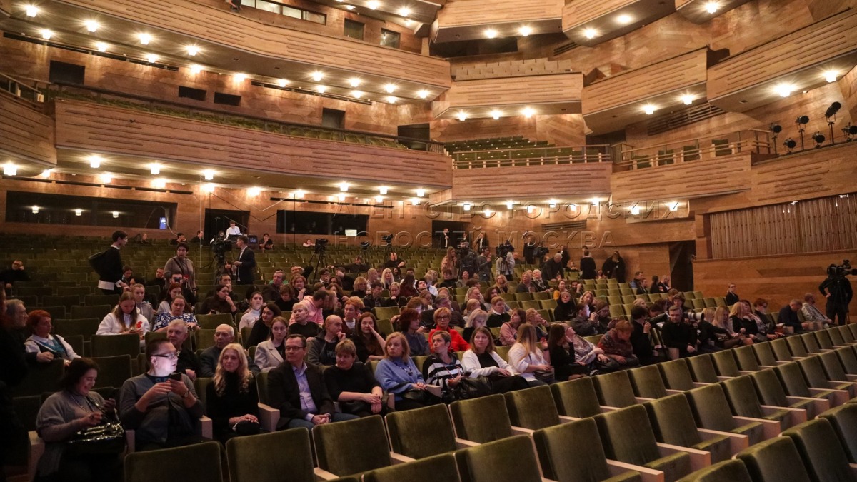 Посетители МХАТа оказались в неудобном положении из-за Пушкинской карты, которая стала инструментом для жульничества