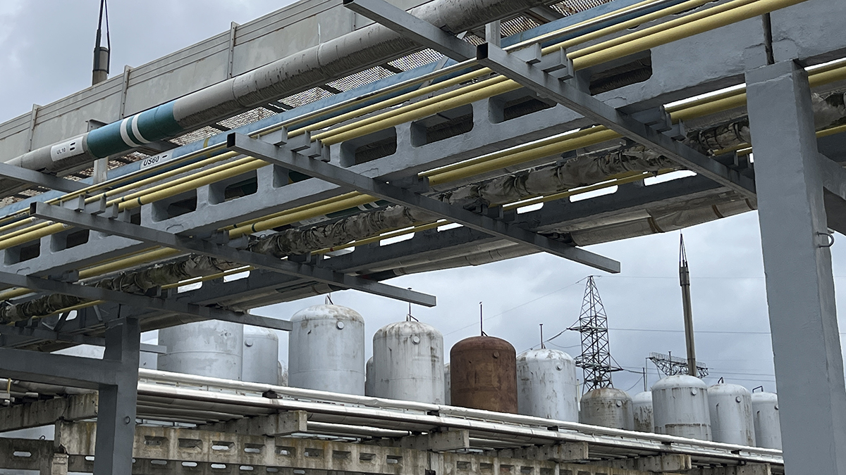 Градирня Запорожской АЭС выгорела после атаки украинского беспилотника