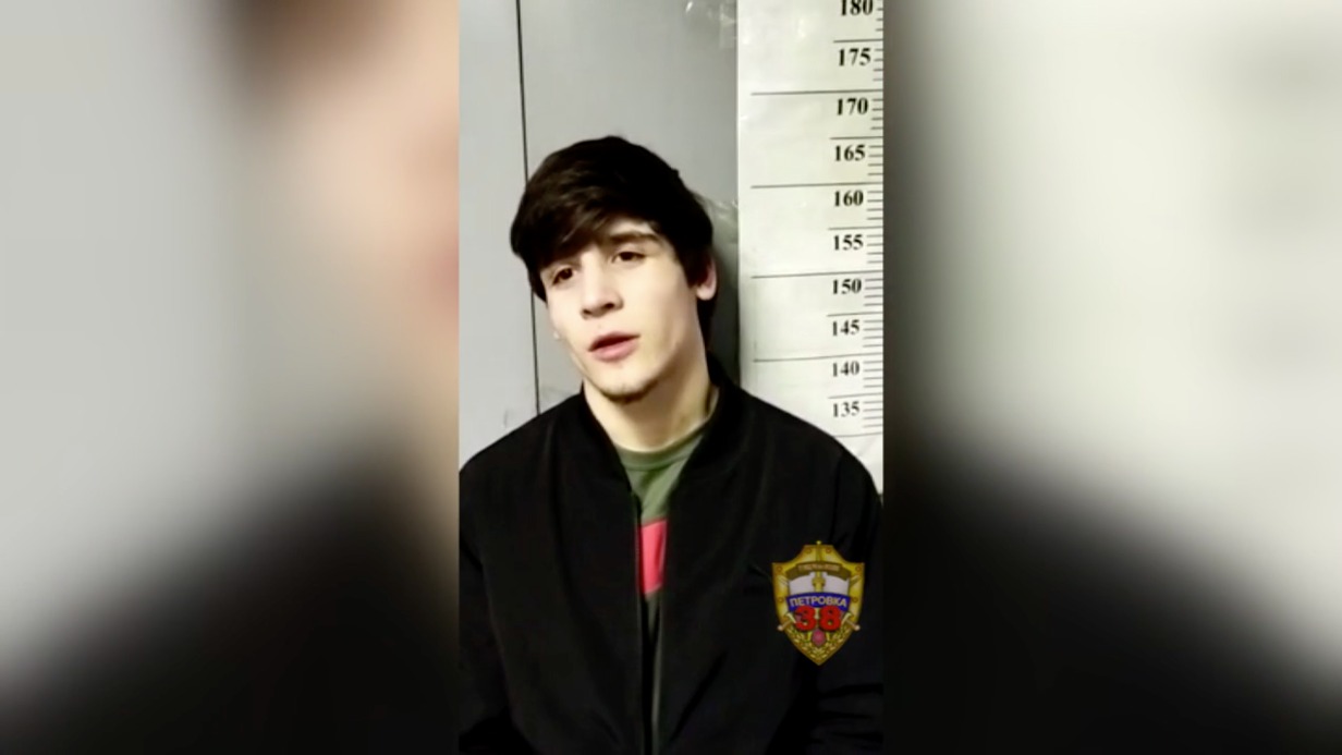 Ссора в метро Москвы закончилась поножовщиной. Видео