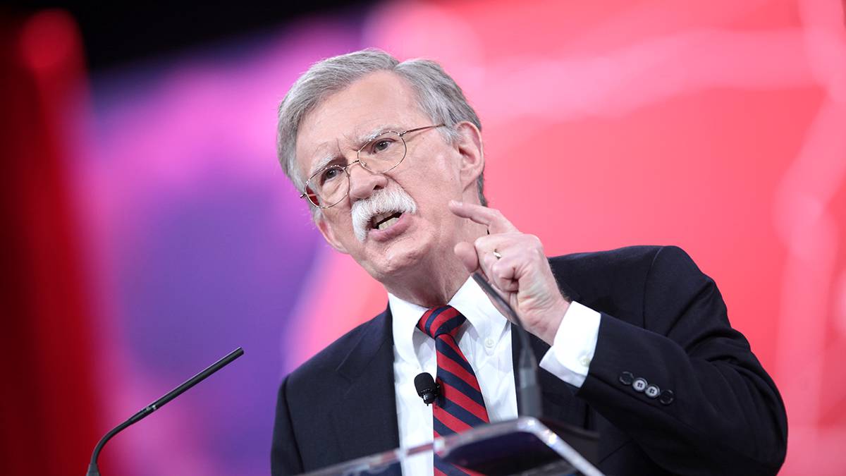 «Был бы человек, а статья найдется»: Болтон процитировал Берию, комментируя обвинения против Трампа