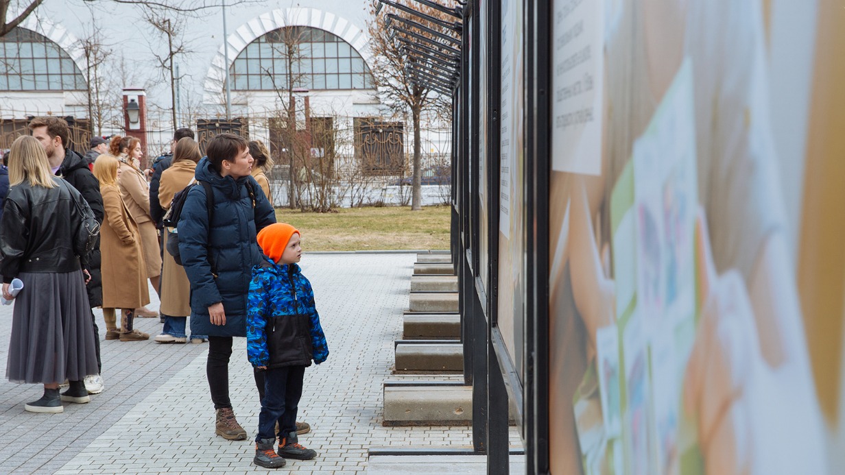Фотовыставка о людях с расстройствами аутистического спектра открылась в саду «Эрмитаж»