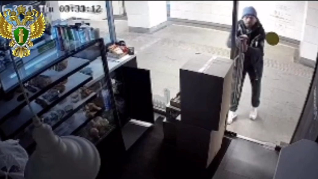 Пьяный мужчина разбил витрину в подземном переходе на северо-востоке Москвы