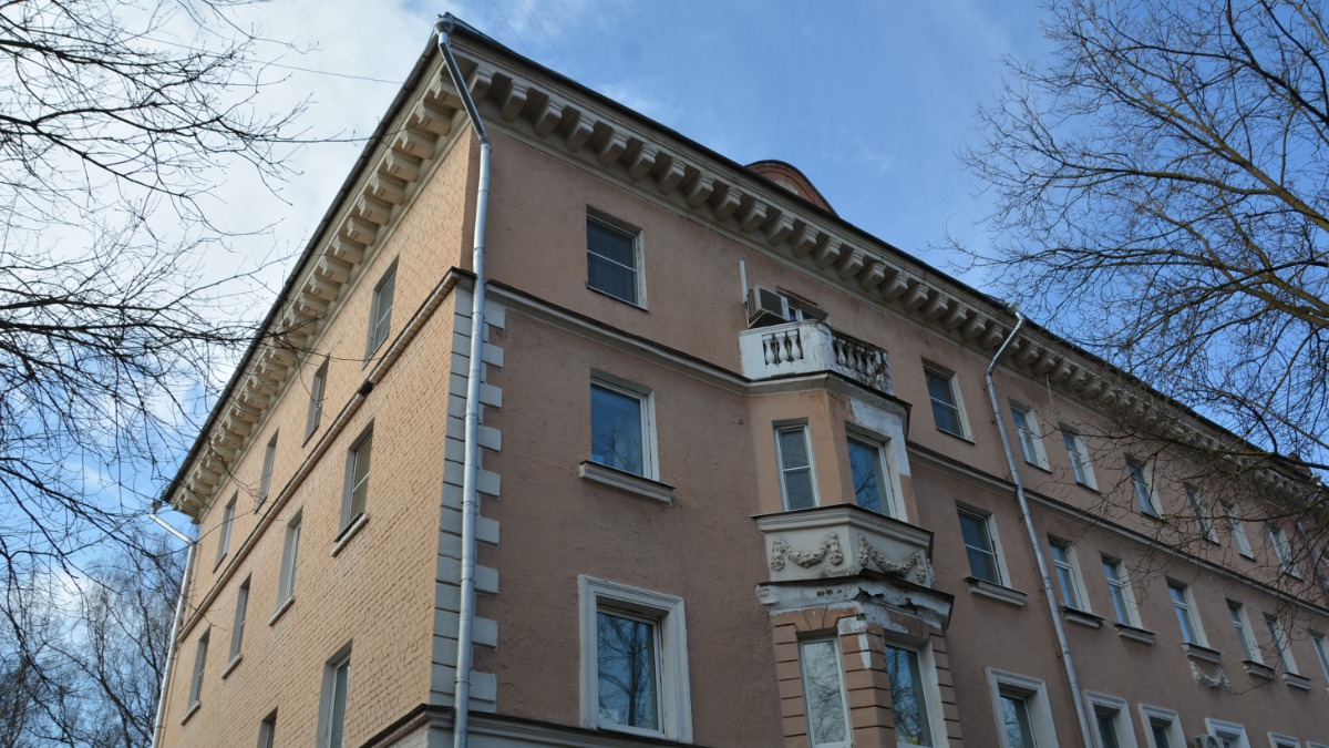 В районе Южное Тушино капитально отремонтируют дом в неоклассическом стиле