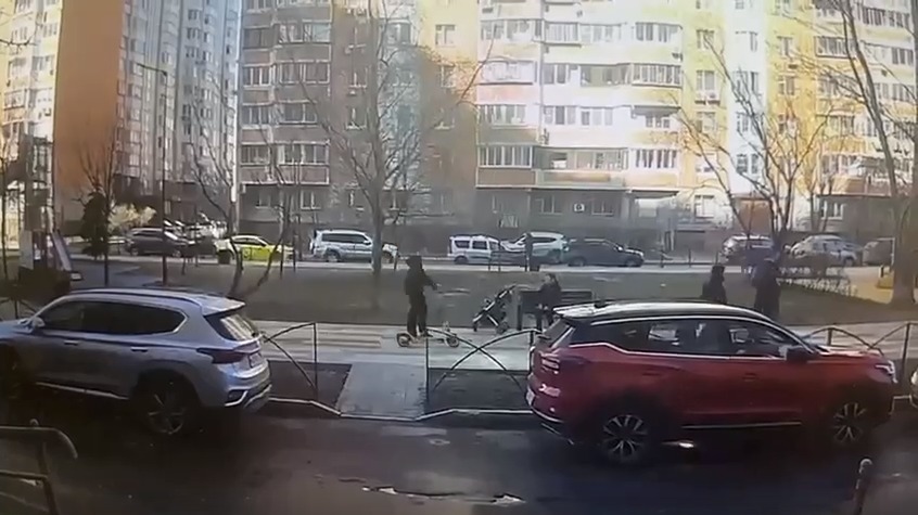 Водитель электросамоката сбил ребенка на юго-востоке Москвы