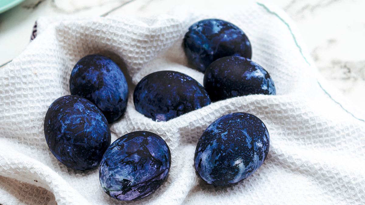 Можно ли красить яйца на Пасху вином