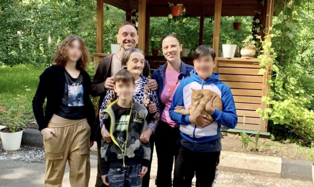 «Станем бомжами»: как на юге Москвы многодетную семью выселили из квартиры за долги по валютной ипотеке