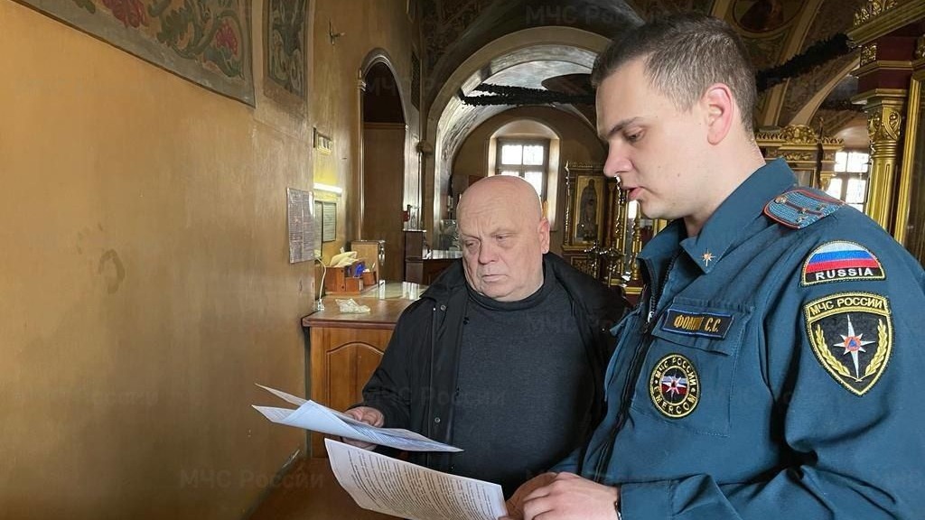 МЧС в канун Пасхи провело профилактическую работу в храмах Москвы