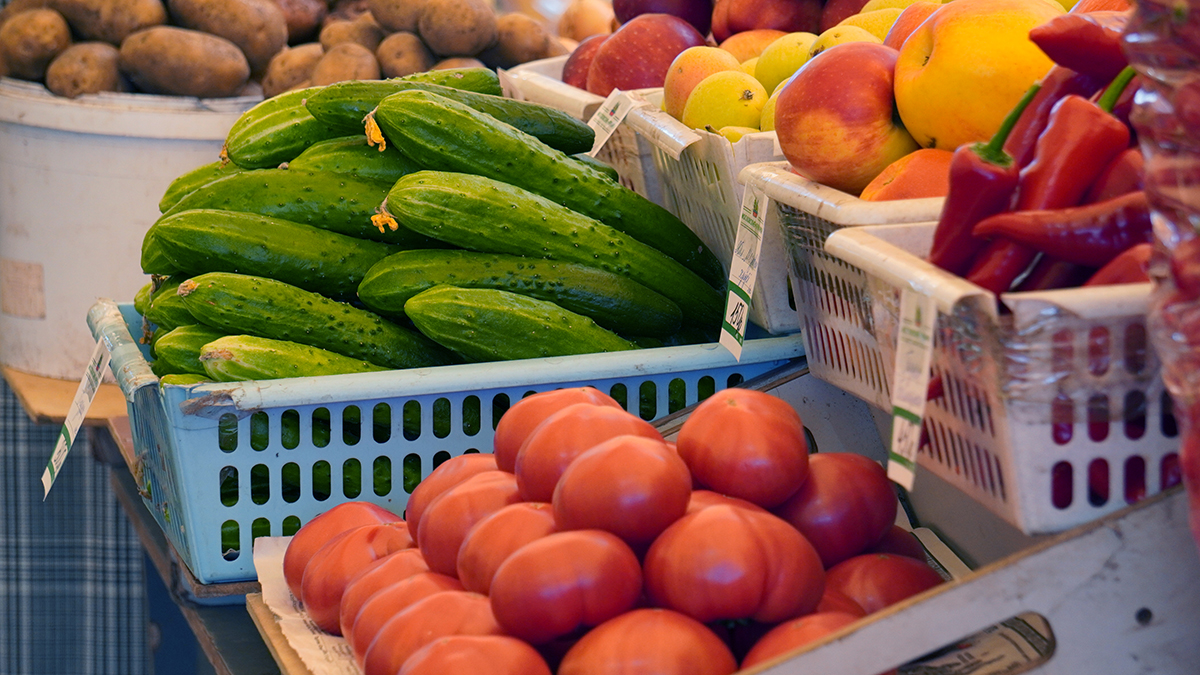 «Спросовые ограничения»: на какие продукты упали цены в России