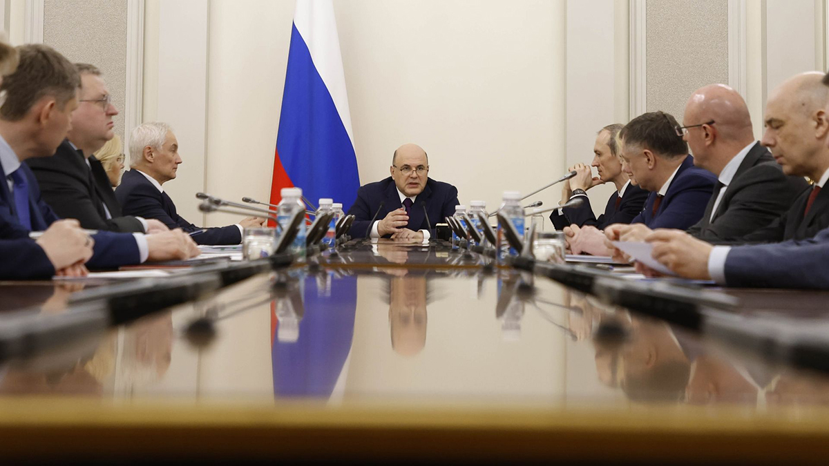 Мишустин поручил увеличить число бюджетных мест в вузах по ряду специальностей 