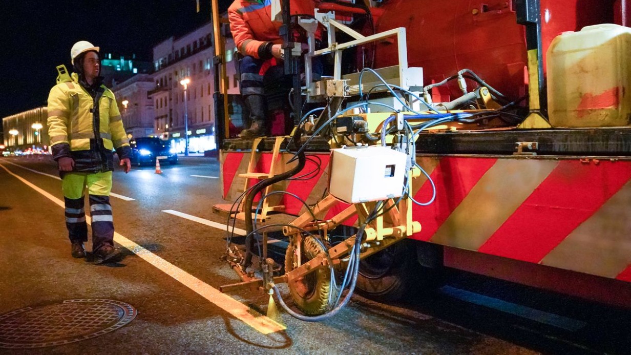 Желтую разметку для репетиции парада Победы нанесут в Москве в ночь на вторник